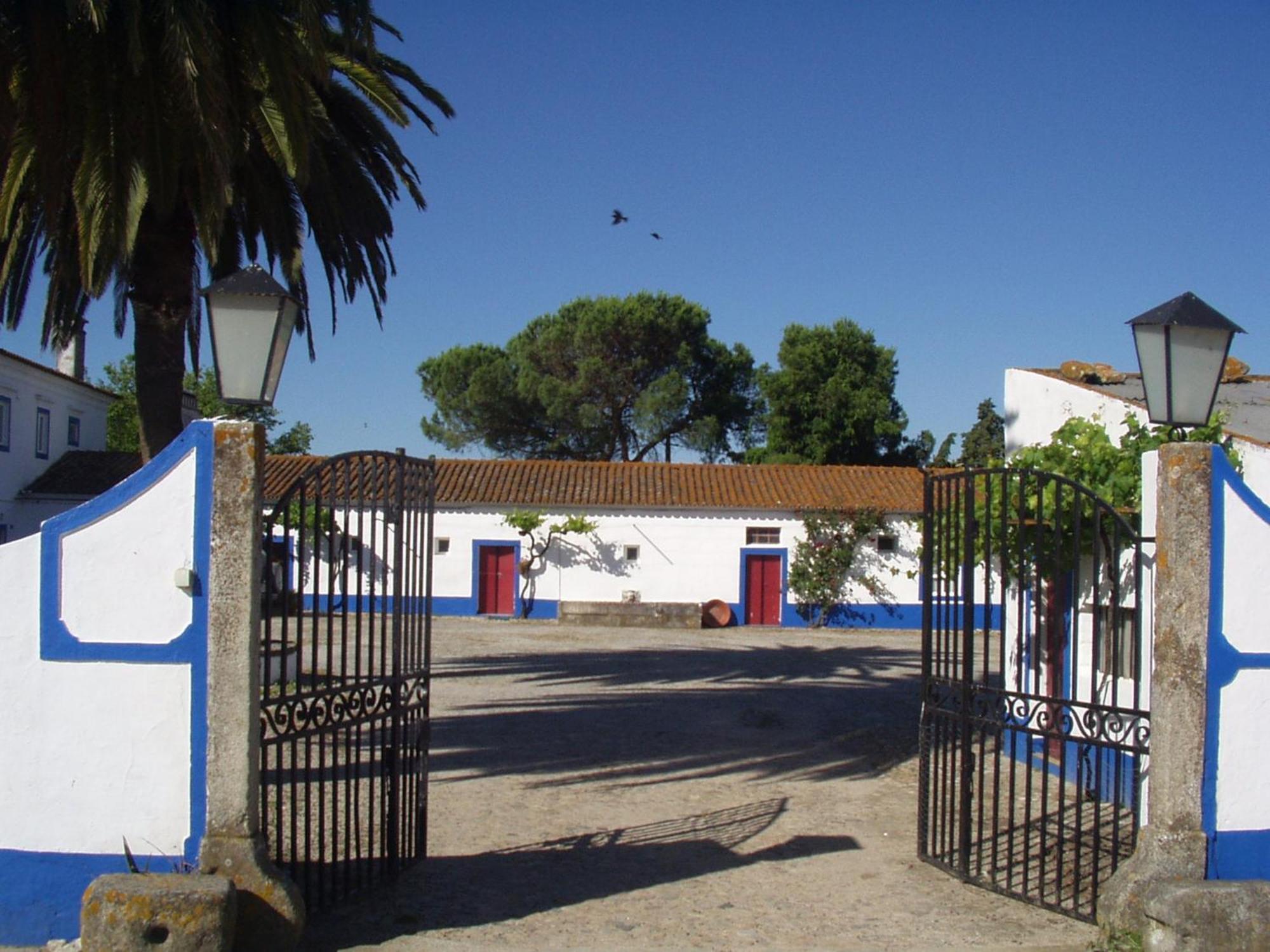 Monte Da Serralheira Agro Turismo Evora Luaran gambar